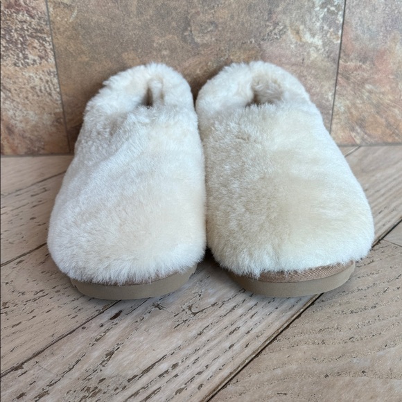 UGG CLASSIC COZY BOOTIE NATURAL SHEEPSKIN ANKLE SUGAR SOLE SLIPPER SIZE 7 WOMEN - Picture 2 of 13